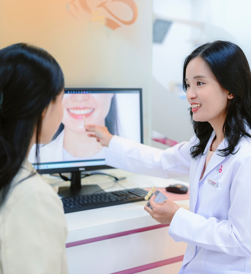 Patient consultation at Elite Dental