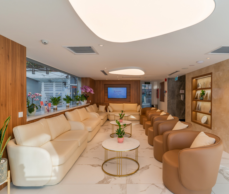Elite Dental Huynh Tinh Cua reception — view 3