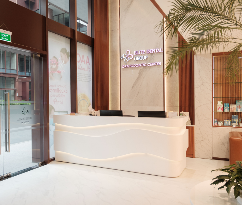 Elite Dental Metropole reception — view 2