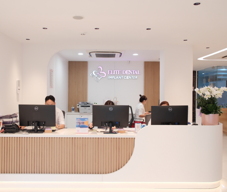 Elite Dental Tu Xuong reception — view 1