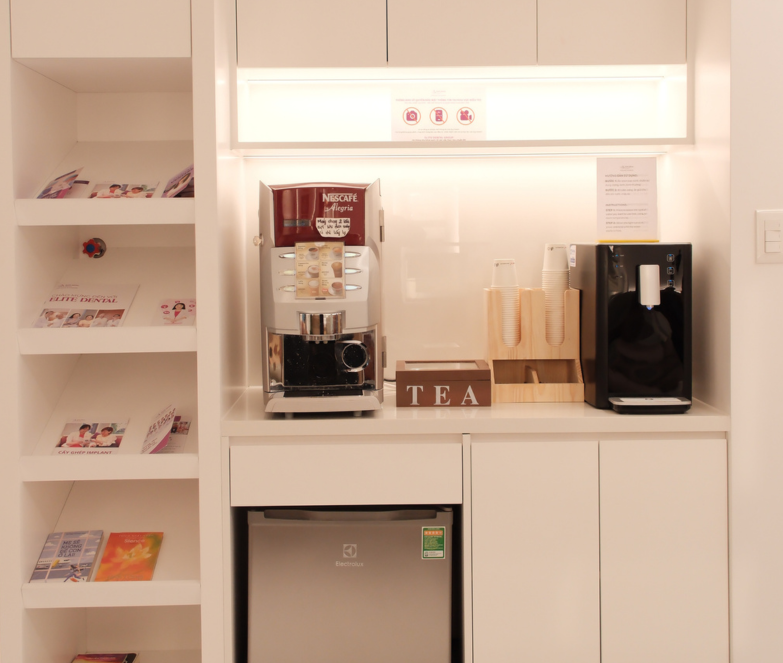 Elite Dental Tu Xuong reception — view 2