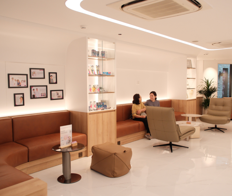 Elite Dental Tu Xuong reception — view 3